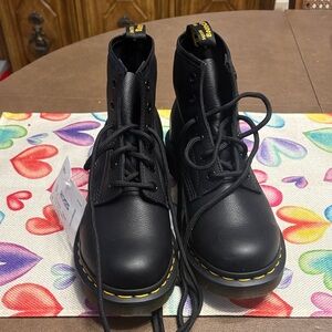 NWT Dr. Martens Black Leather Boots with Yellow Highlights size 7